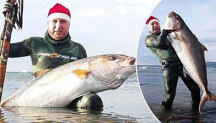 Avladığı 50 Kiloluk Balığı Yılbaşı Akşamı Arkadaşları İle Yiyecek