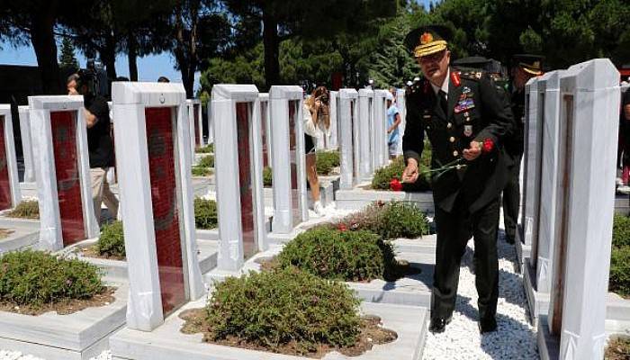 15 Temmuz Kahramanı Aksakallı'dan Şehitlere Karanfil