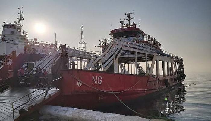 Çanakkale Boğazı'nda Balıkçı Teknesi, Feribota Çarptı