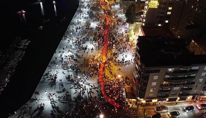 Meşaleler Çanakkale Şehitleri İçin Yandı