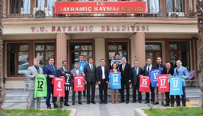 Bayramiç'te Okullara Spor Malzemesi Desteği 