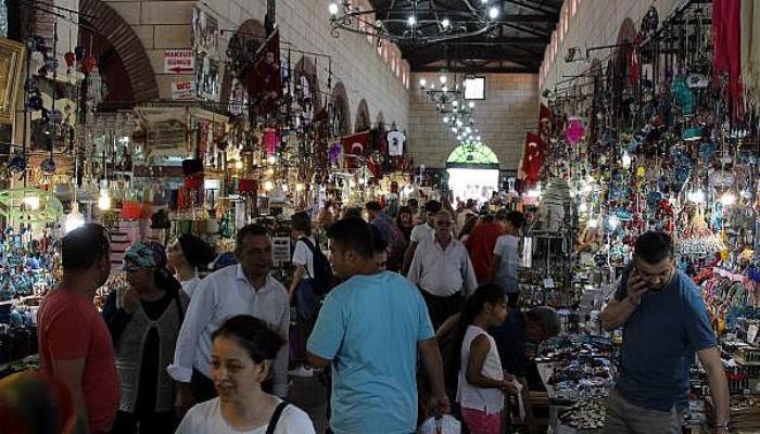 Tarihi Aynalı Çarşı’ya Ziyaretçi Akını