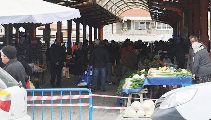 Bayramiç Pazarı, Koronavirüse Rağmen Dolup Taştı