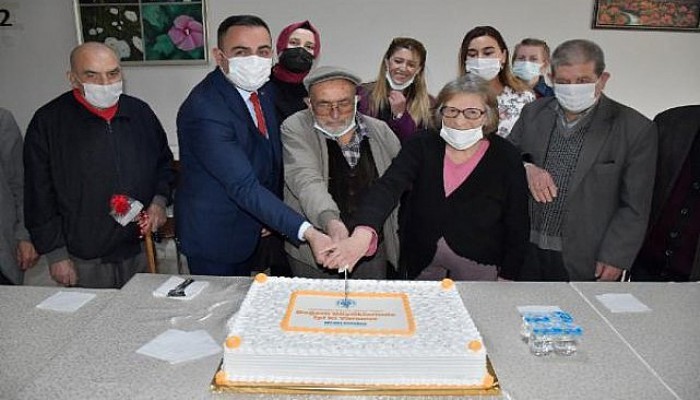 Biga Belediye Başkanı Erdoğan, Yaşlıları Ziyaret Etti