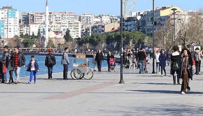 Çanakkaleliler, Güneşli Havada Kordon Boyuna Akın Etti