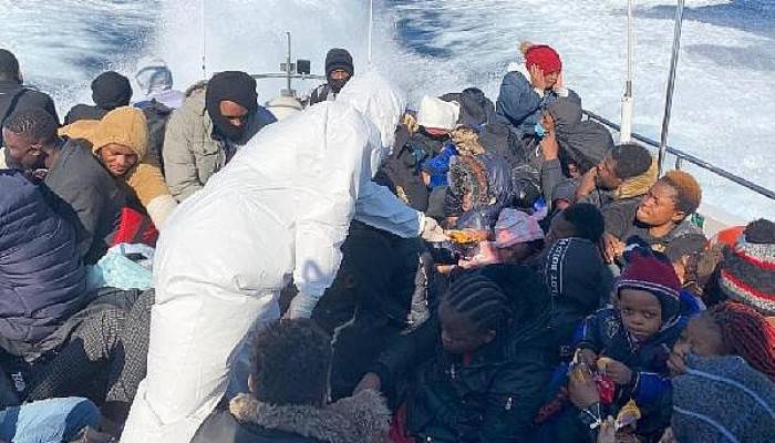 Yunanistan'ın Ölüme Terk Ettiği Kaçak Göçmenler Kurtarıldı