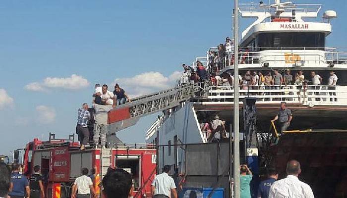 Feribotta Yangın Söndürüldü, Yolcular Tahliye Edildi