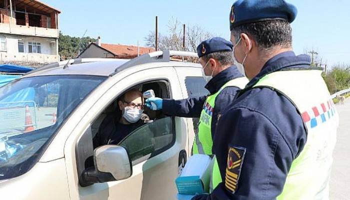 Çan'da Jandarma Karantinaya Alınan Köyde Maske Dağıttı