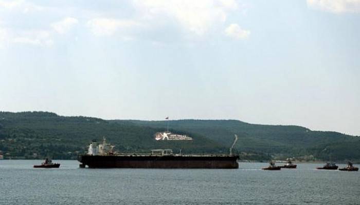 Çekilerek Tersaneye Götürülen Tanker, Çanakkale Boğazı’ndan Geçti