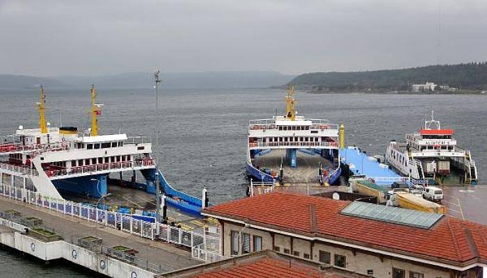 Gökçeada'ya Yarın Fırtına Nedeniyle Bazı Feribot Seferleri İptal Edildi