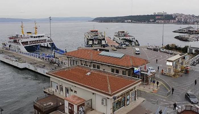 Kuzey Ege ve Güney Marmara'daki Feribot Seferleri İptal Edildi