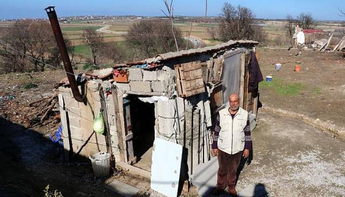 30 Yıldır Başını Sokacak Bir Ev Hayaliyle Yaşıyor