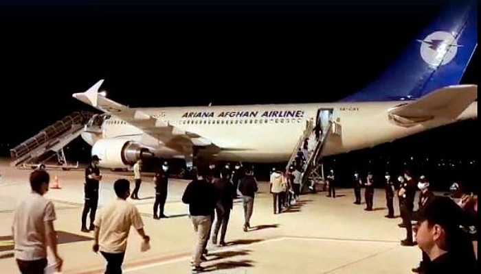 Çanakkale'de 227 Afganistanlı Kaçak Uçakla Sınır Dışı Edildi
