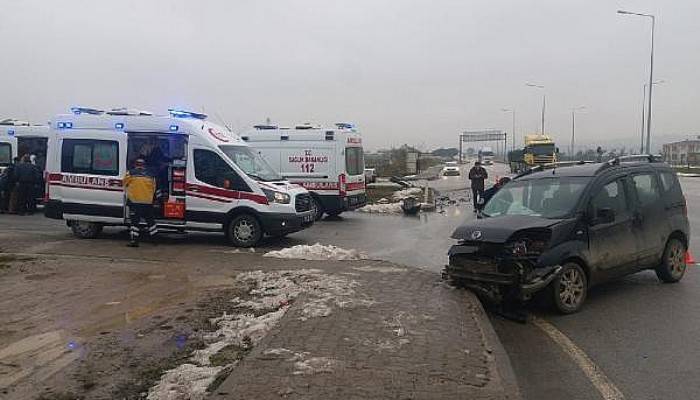 Biga'da Trafik Kazası: 5 Yaralı