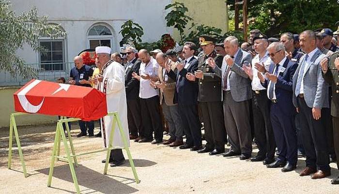 Gelibolu'da Kıbrıs Gazisi Son Yolculuğuna Askeri Törenle Uğurlandı