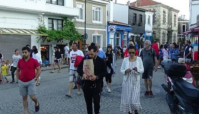 Bozcaada Bayramda Dolup Taştı
