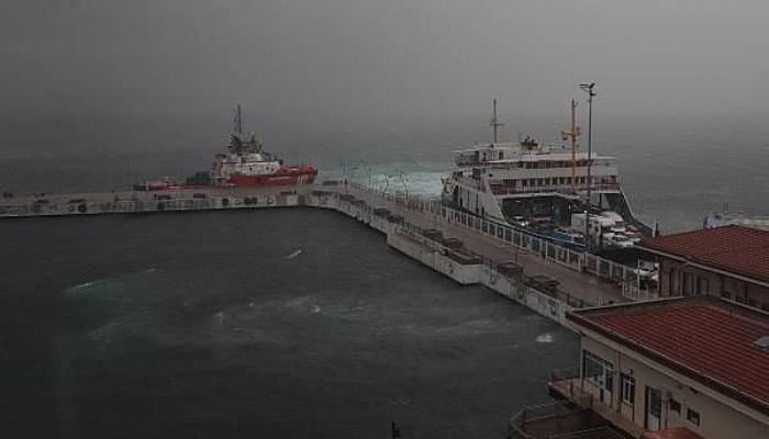 Çanakkale'de Sağanak; Boğaz Transit Gemi Geçişlerine Kapatıldı