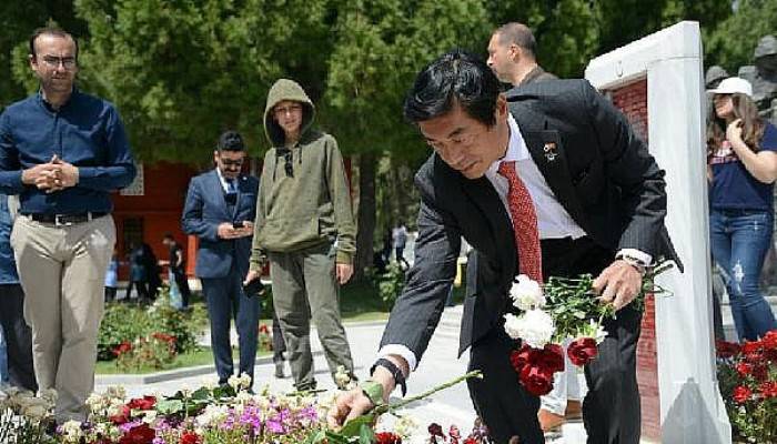 Japon Büyükelçi, Çanakkale Şehitliği'nde