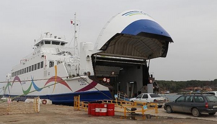 Çanakkale'de Feribot Seferlerine 'Fırtına' Engeli