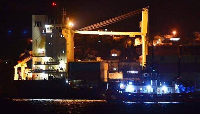Çanakkale Boğazı'nda Makine Arızası Yapan Gemi Demirledi