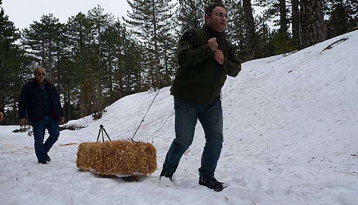 Kazdağları’na Karacalar İçin Saman, Kuşlar İçin Yem Bırakıldı