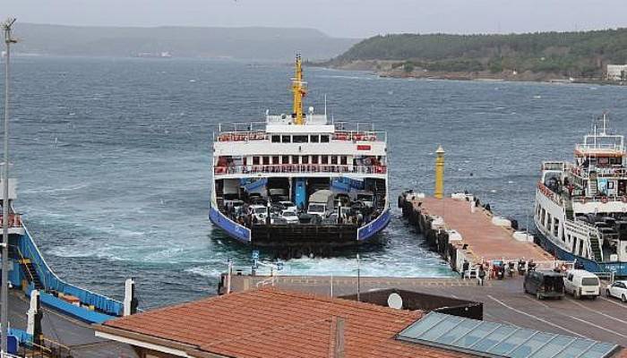 Gökçeada ve Bozcaada Feribot Seferlerine Fırtına Engeli