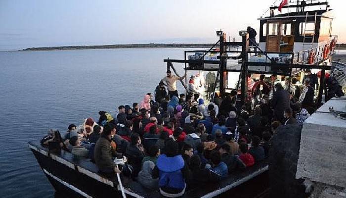 Bozcaada Açıklarında, Teknede 144 Kaçak Göçmen Yakalandı