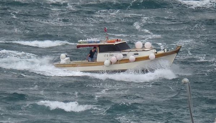 Çanakkale Boğazı'nda Kuvvetli Poyraz Balıkçılara Zor Anlar Yaşattı