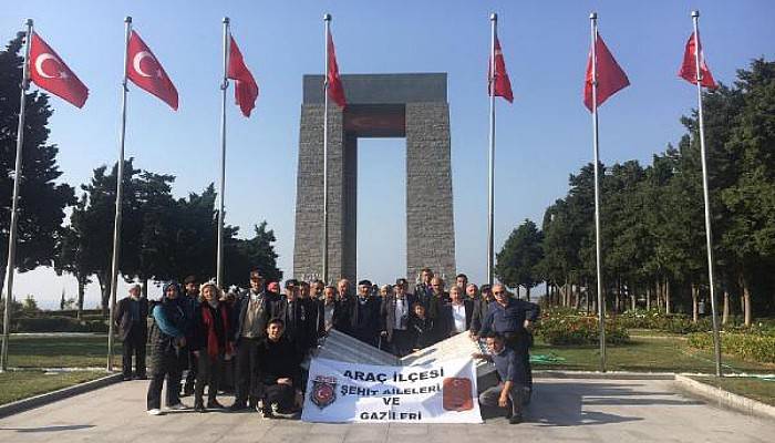 Şehit Dedelerinin Mezarlarını Ziyaret Ettiler