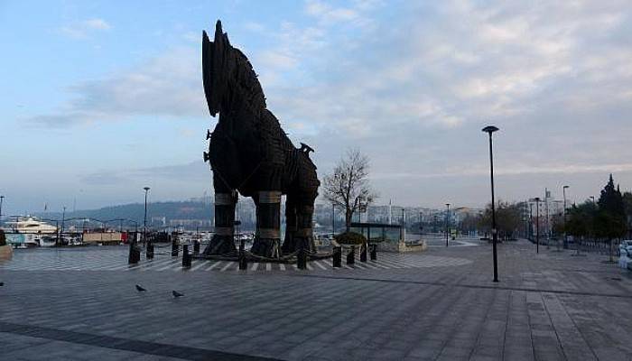 Çanakkale'de Cadde ve Meydanlarda Kısıtlama Sessizliği