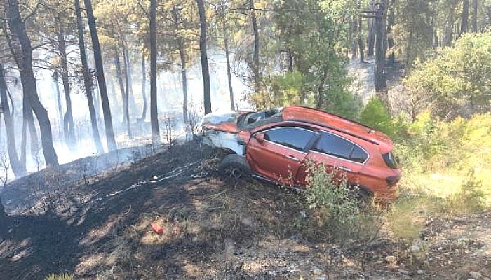 Alev Alan Otomobilin Girdiği Orman da Yandı