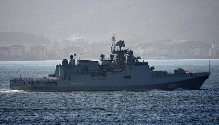 Rus Savaş Gemisi, Çanakkale Boğazı'ndan Geçti