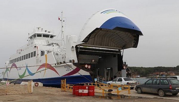 Beklenen Fırtına Nedeniyle Çanakkale'den Adalara Yarınki Feribot Seferleri İptal 