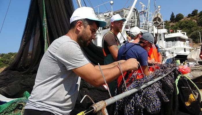 Çanakkale’de Balıkçılar 'Vira Bismillah' Diyerek Denize Açıldı
