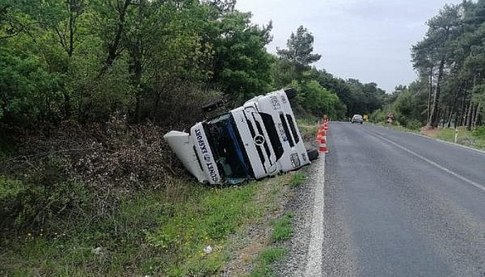 Ayvacık’ta TIR Devrildi: 1 Yaralı