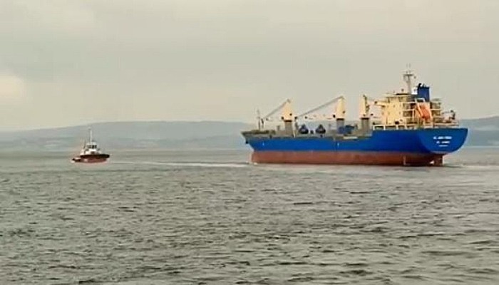Çanakkale Boğazı'nda Makine Arızası Yapan Gemi Güvenli Bölgeye Çekildi