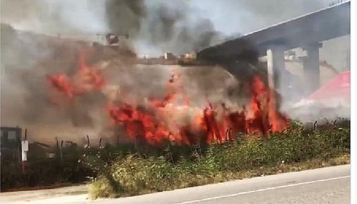 Gelibolu'da Otluk Alanda Çıkan Yangın Büyümeden Söndürüldü