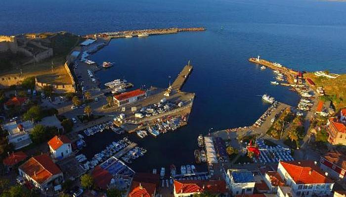 Bozcaada, Günübirlikçilerin İlçeye Alınmamasını Tartışıyor