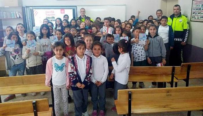 Lapseki'de Öğrencilere 'Yaya Öncelikli Trafik' Eğitimi Veriliyor