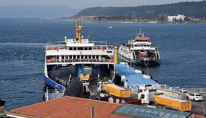 Gökçeada'ya Yarınki Bazı Feribot Seferleri İptal Edildi