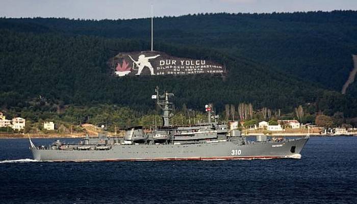 Rus Savaş Gemisi, Güvertesi Asker Dolu Şekilde Geçti