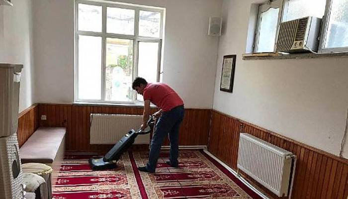 Camilerde Ramazan Temizliği Gerçekleştirildi