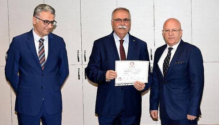 Çanakkale'de CHP'li Gökhan, Mazbatasını Aldı