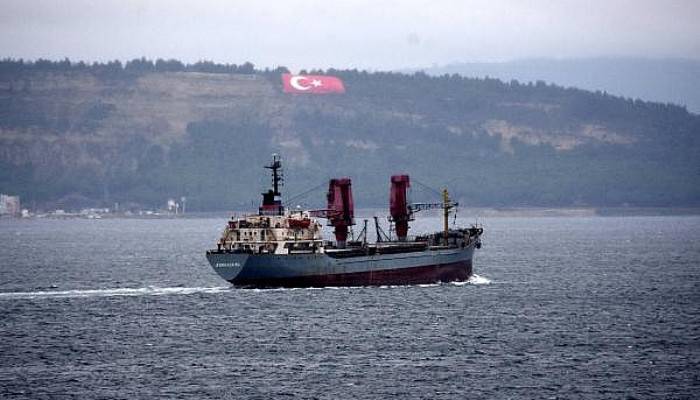 Rus Askeri Kargo Gemisi Çanakkale Boğazı'ndan Geçti