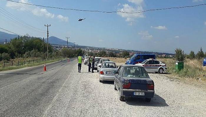 Jandarma, Helikopter ile Havadan Trafik Denetimi Yaptı