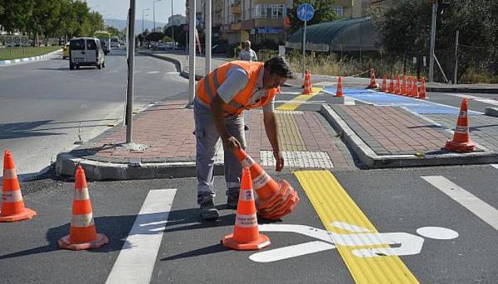 Yol Çizgileri Yenileniyor