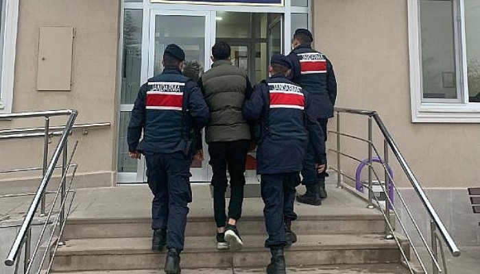 'Jandarma' Yalanıyla Dolandırıcılık Şüphelisi, Yol Kontrolünde Yakalandı
