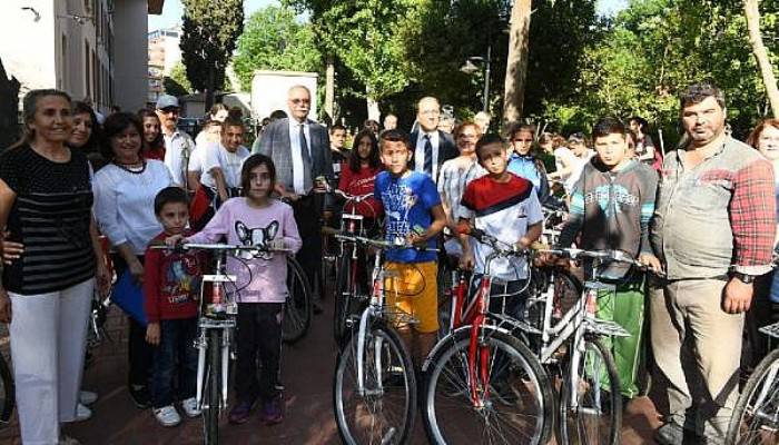 Çanakkale'de 50 Başarılı Öğrenciye Bisiklet Hediye Edildi