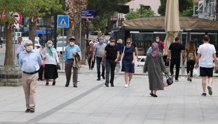 Çanakkale’de 65 Yaş ve Üzeri, Sahilde Yürüyüş Yaptı