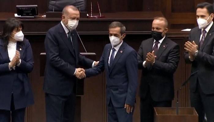 Nejat Önder AK Parti'de! Rozetini Cumhurbaşkanı Erdoğan Taktı